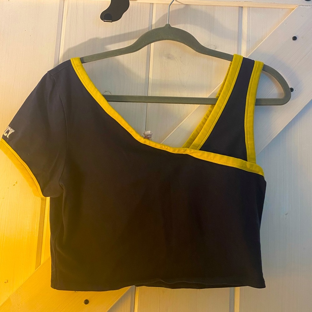 RARE vintage y2k JUICY COUTURE cropped top w/ contrasting sleeve style!